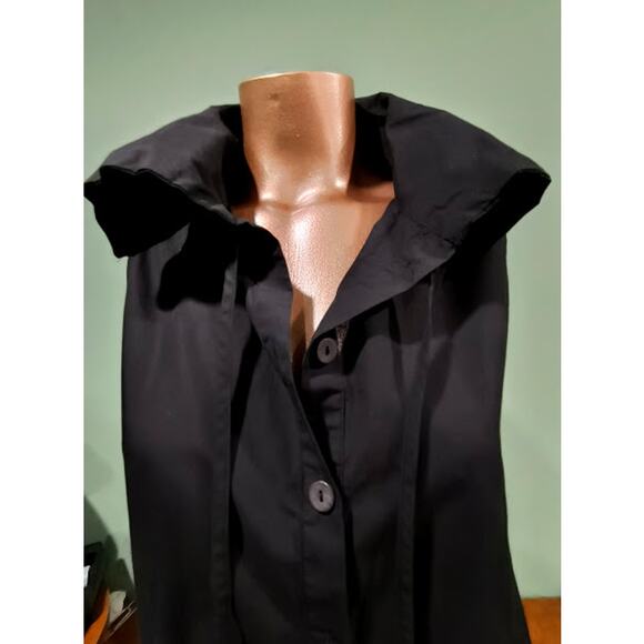 Luukaa Button Up Vest with Large Pockets and Artwork on the Back, Blk & Wht, S 0 - Picture 2 of 6